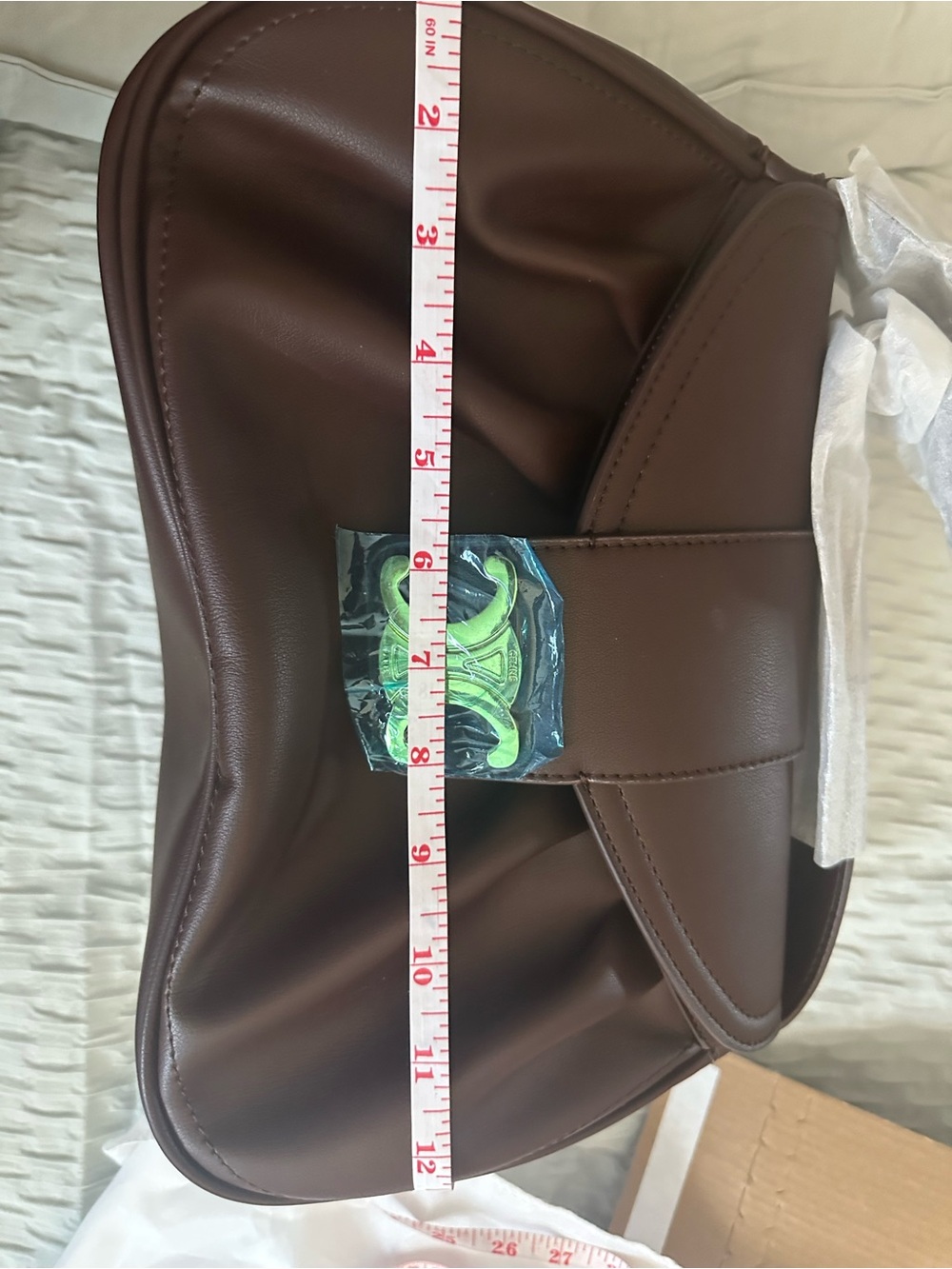 Women's Leather Shoulder Bag in Deep chocolate with Gold Hardware not authentic. - Picture 4 of 5